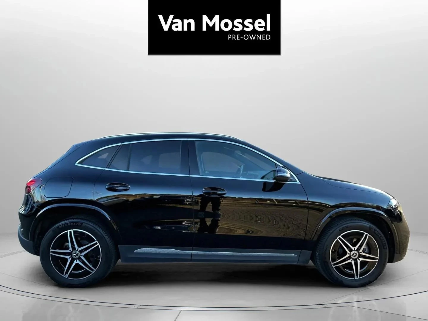 Mercedes-Benz-EQA-image-3