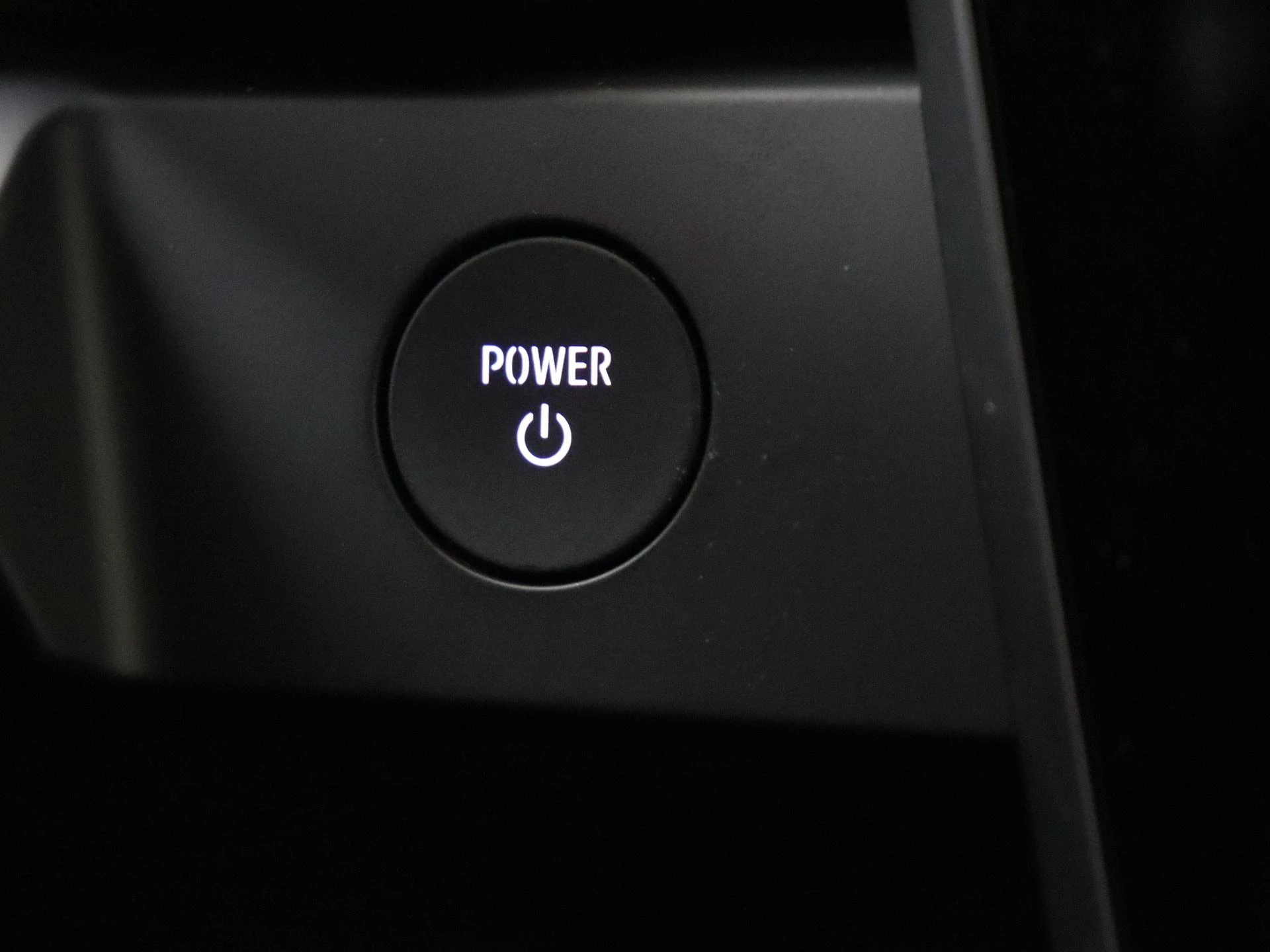 Renault-Megane E-Tech-image-17