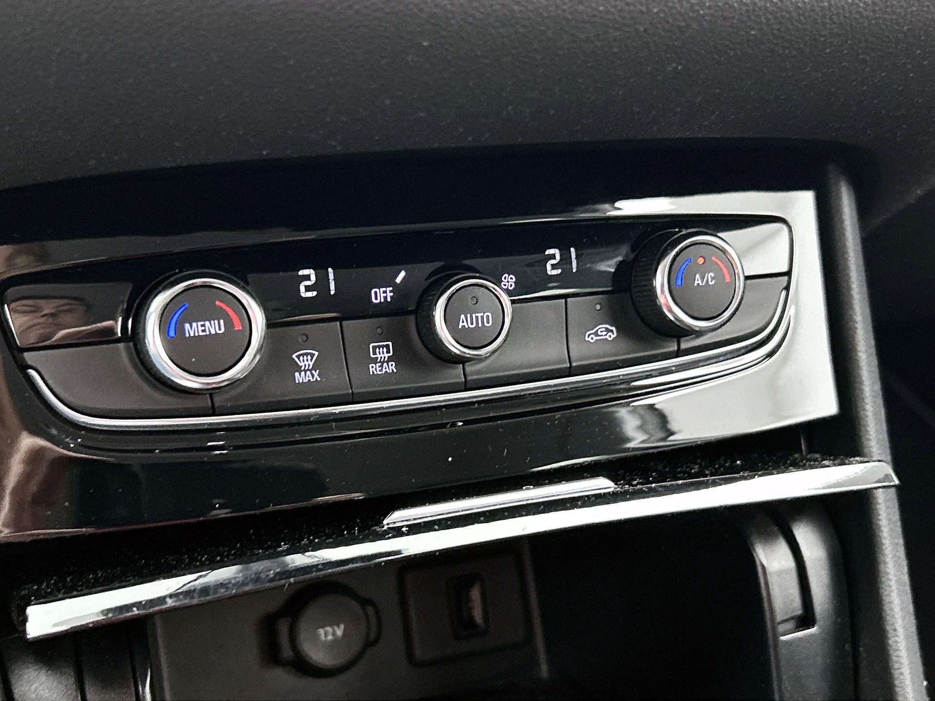 Opel-Grandland X-image-16
