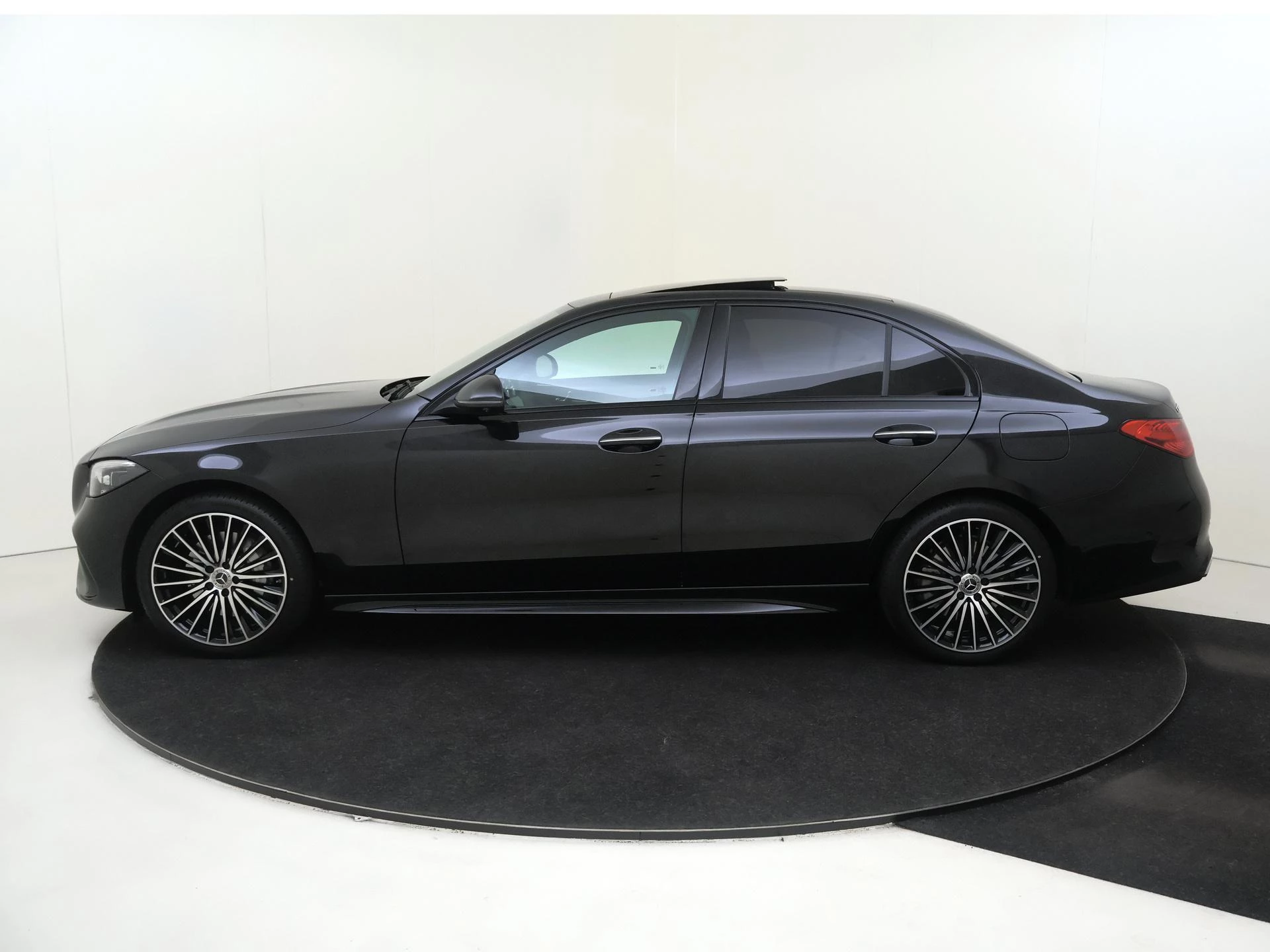 Mercedes-Benz-C-Klasse-image-7