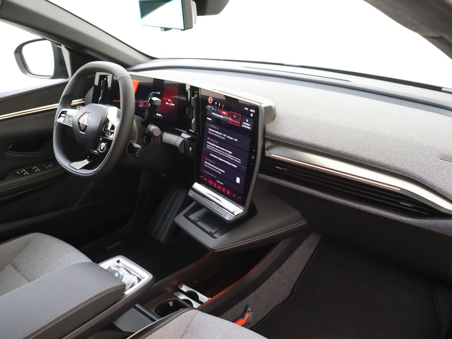 Renault-Megane E-Tech-image-13