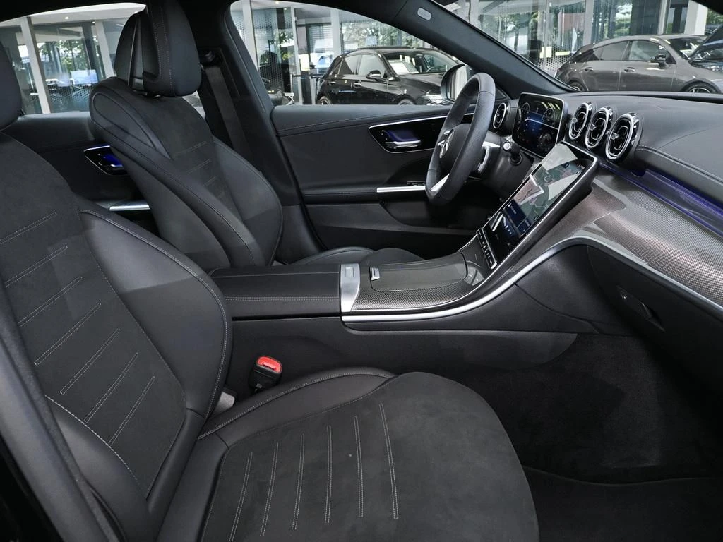 Mercedes-Benz-C-Klasse 300-image-12