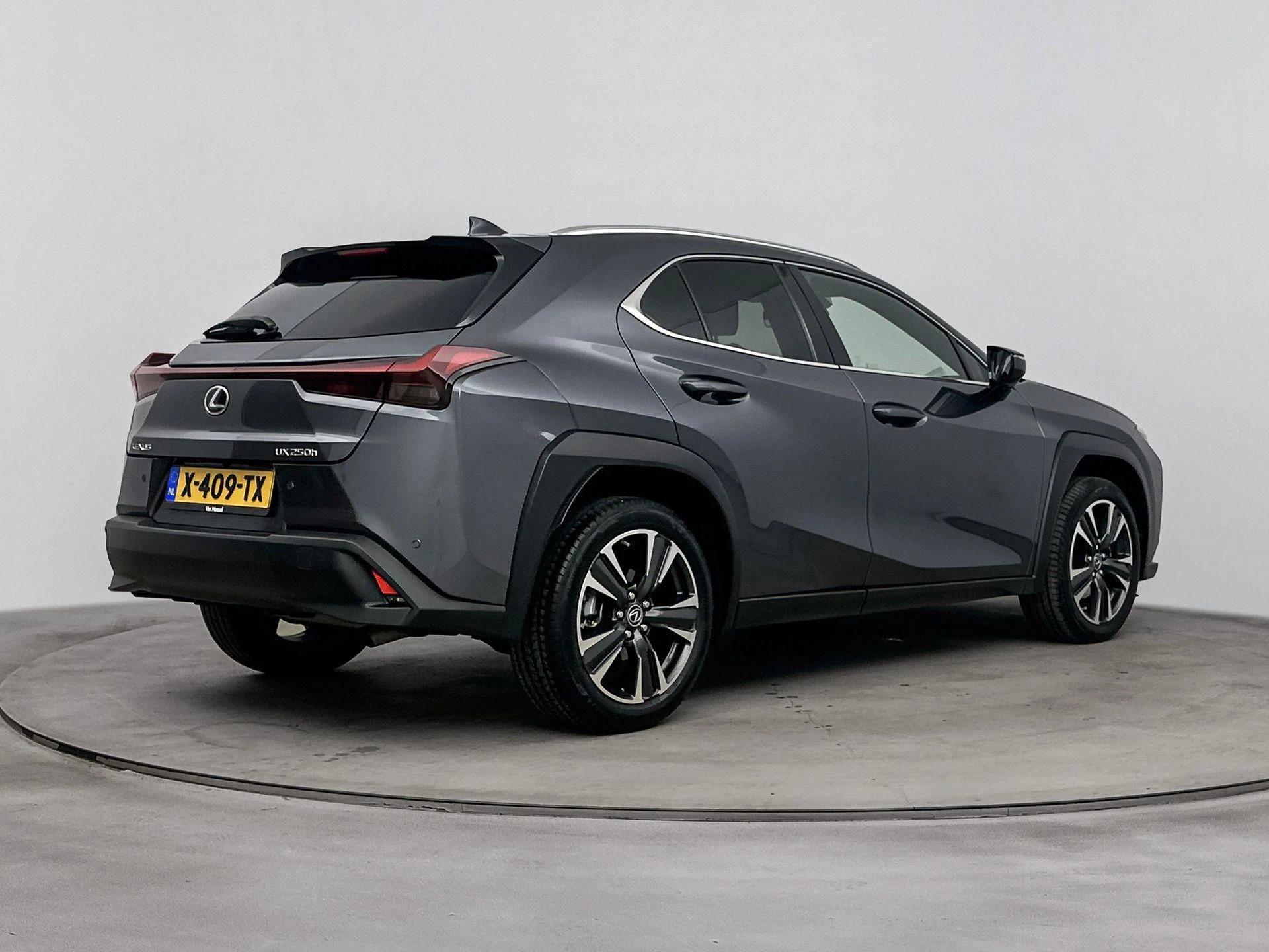 Lexus-UX-image-3