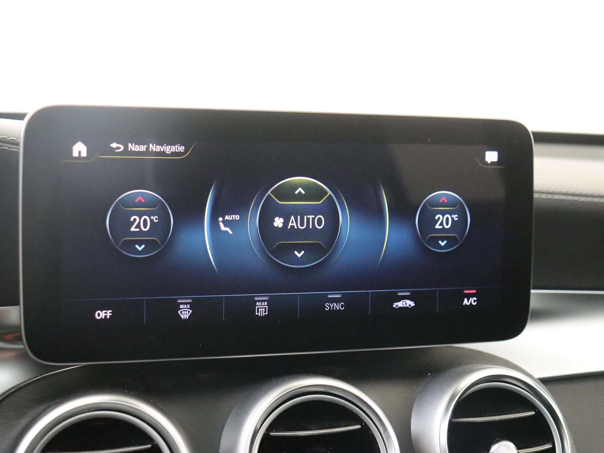 Mercedes-Benz-GLC-image-19
