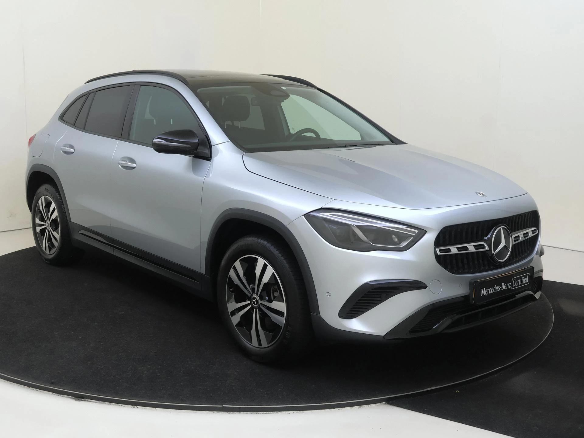 Mercedes-Benz-GLA-image-1