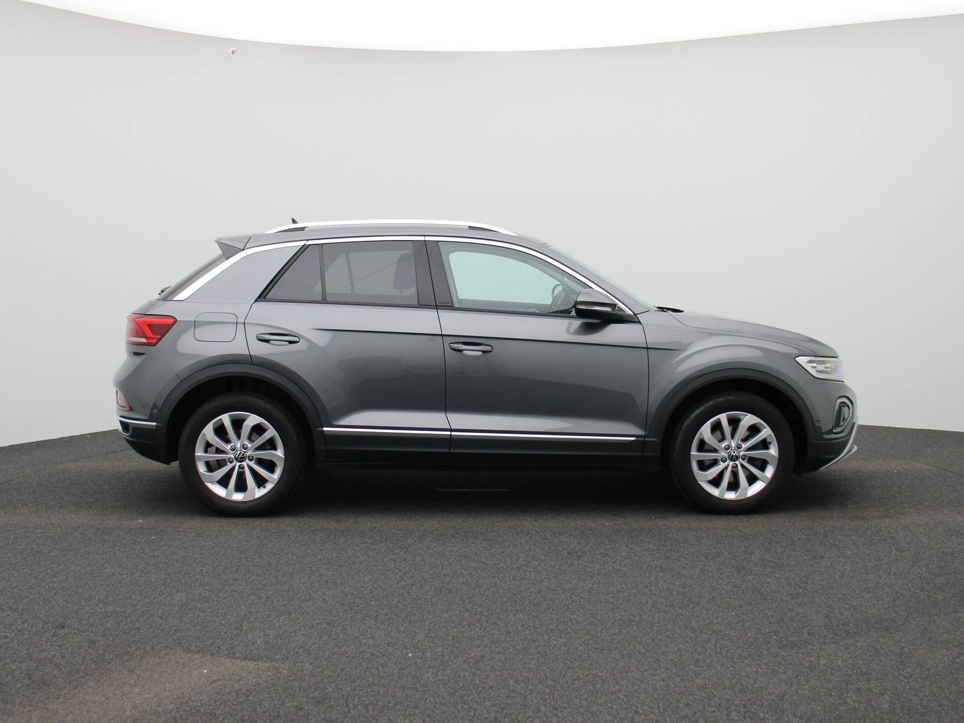 Volkswagen-T-Roc-image-6