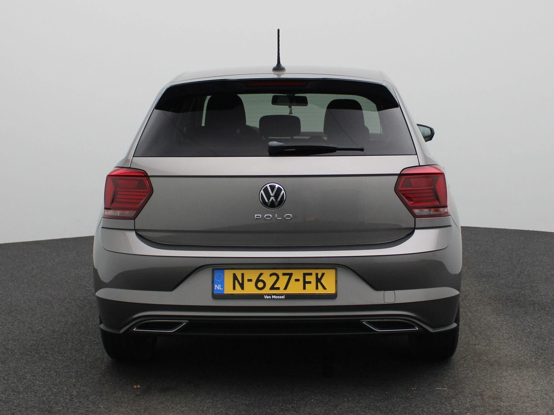 Volkswagen-Polo-image-4