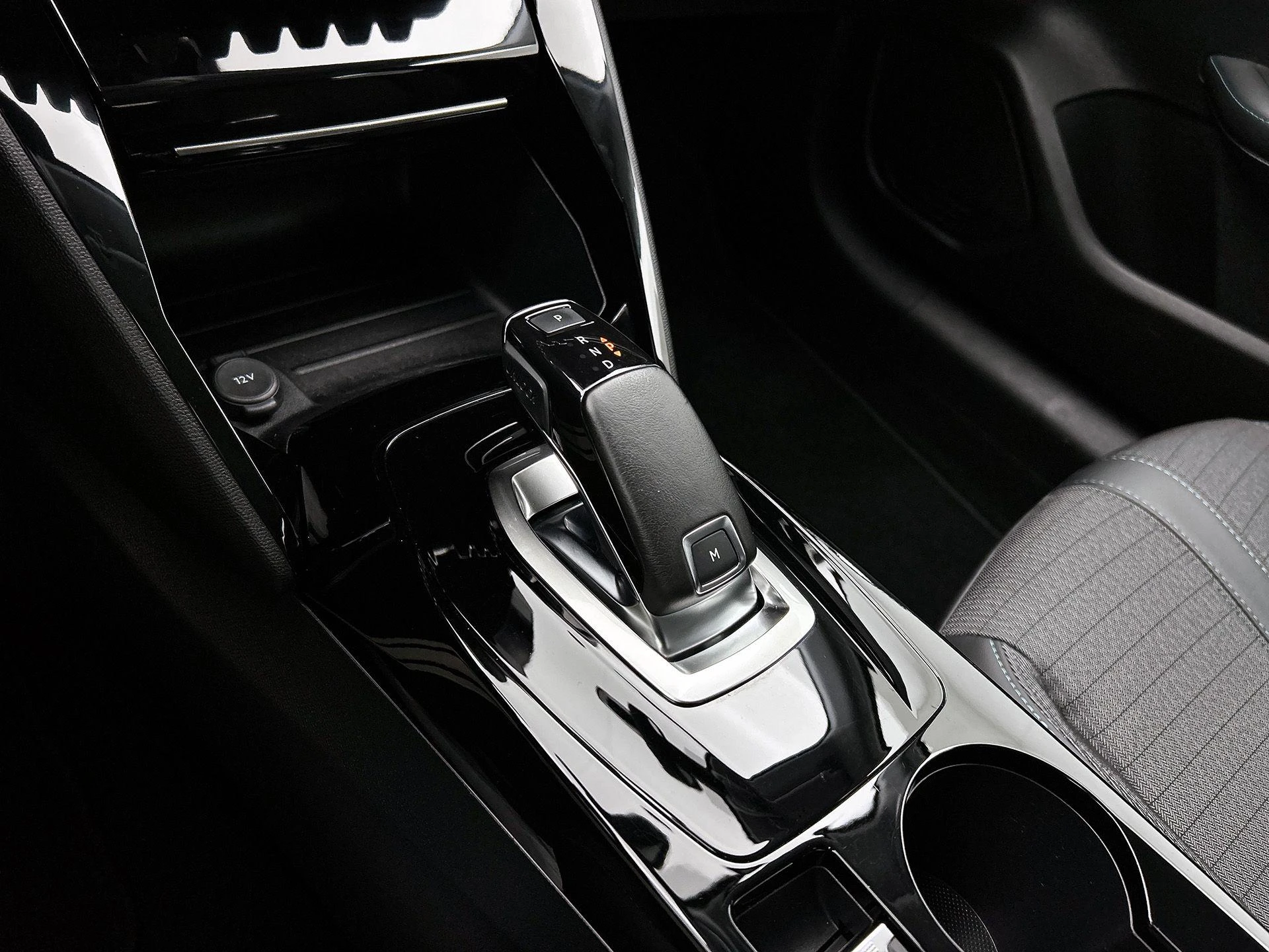 Peugeot-208-image-19