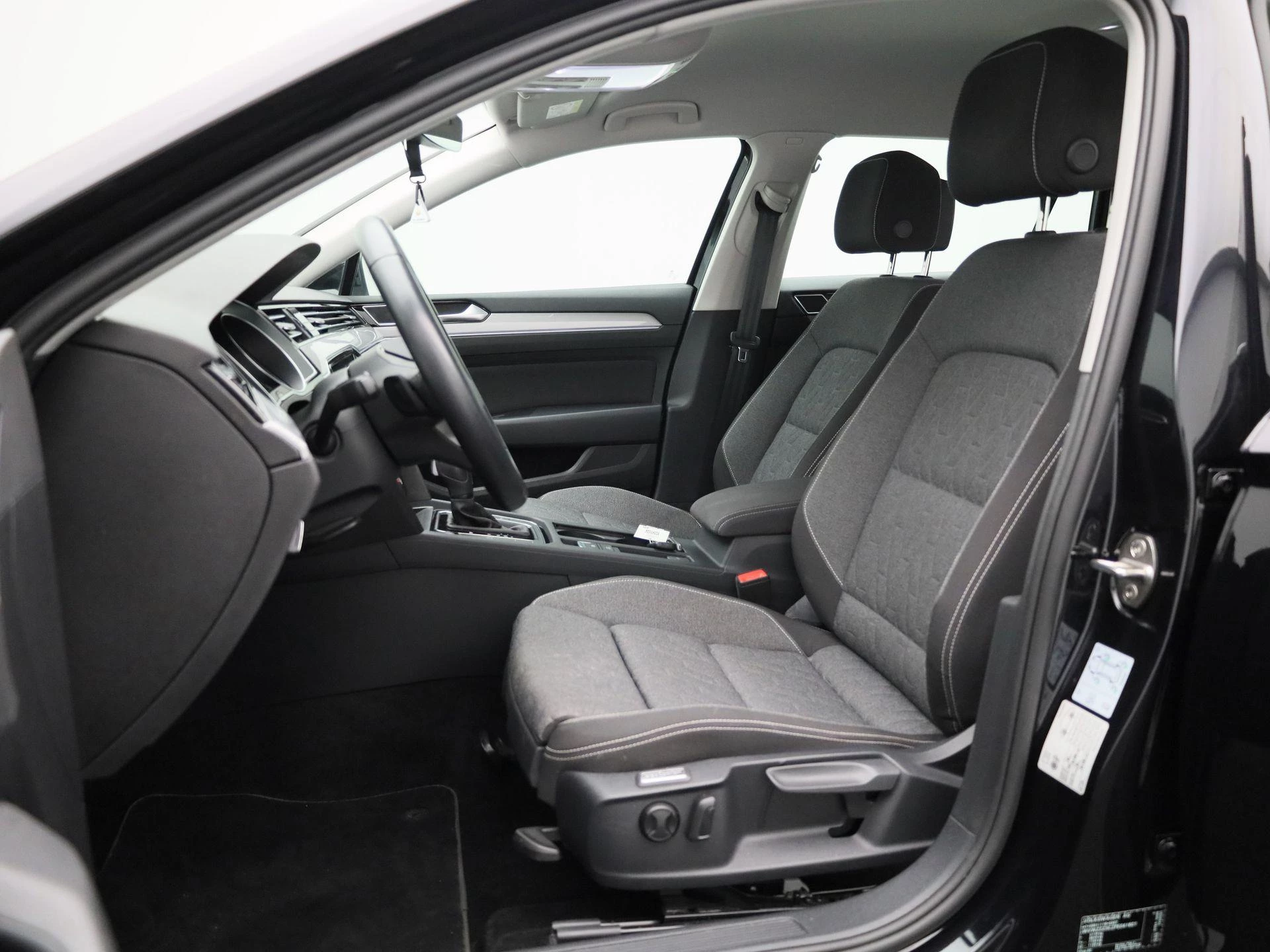 Volkswagen-Passat-image-9