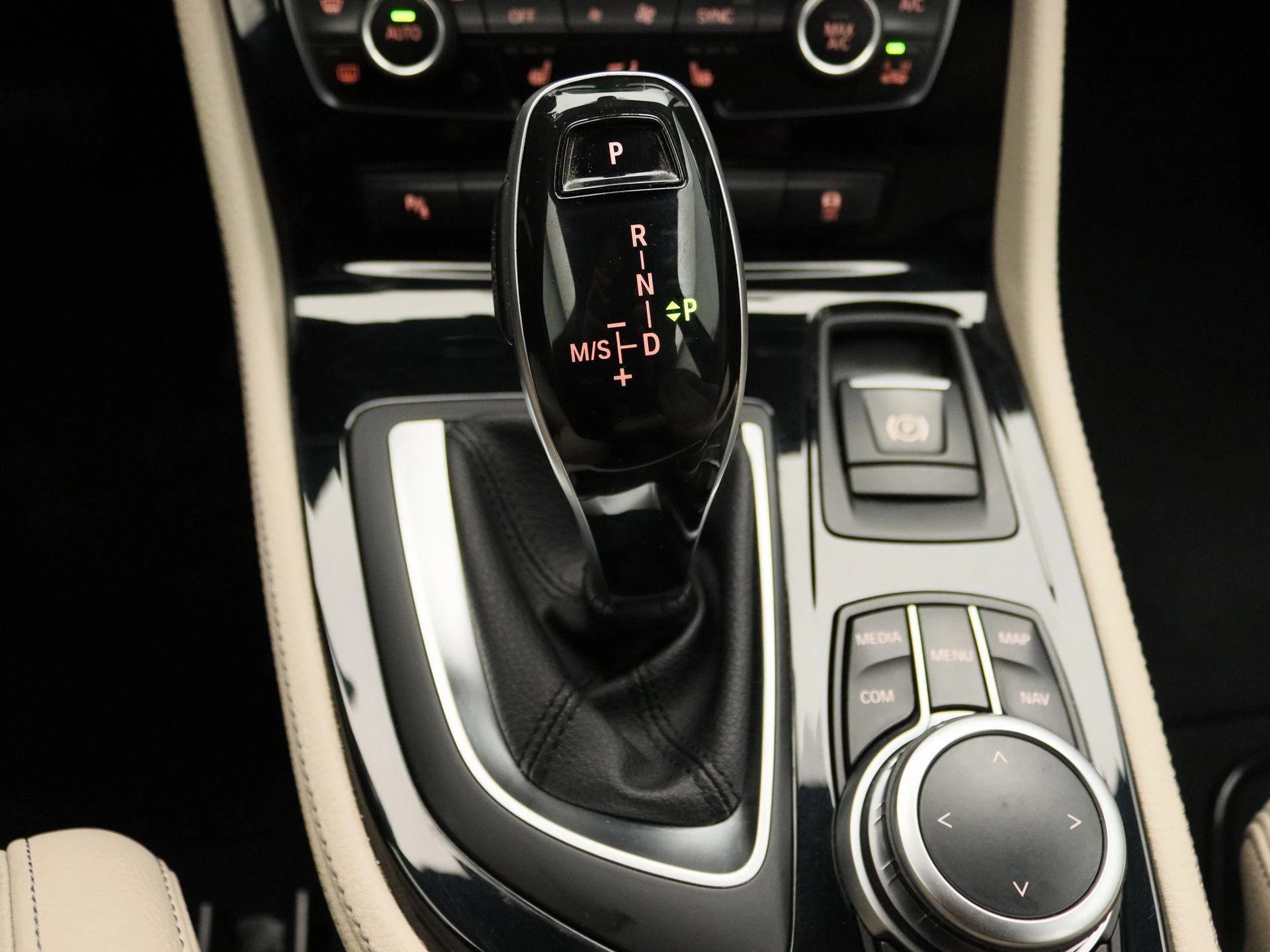 BMW-2 Serie-image-10