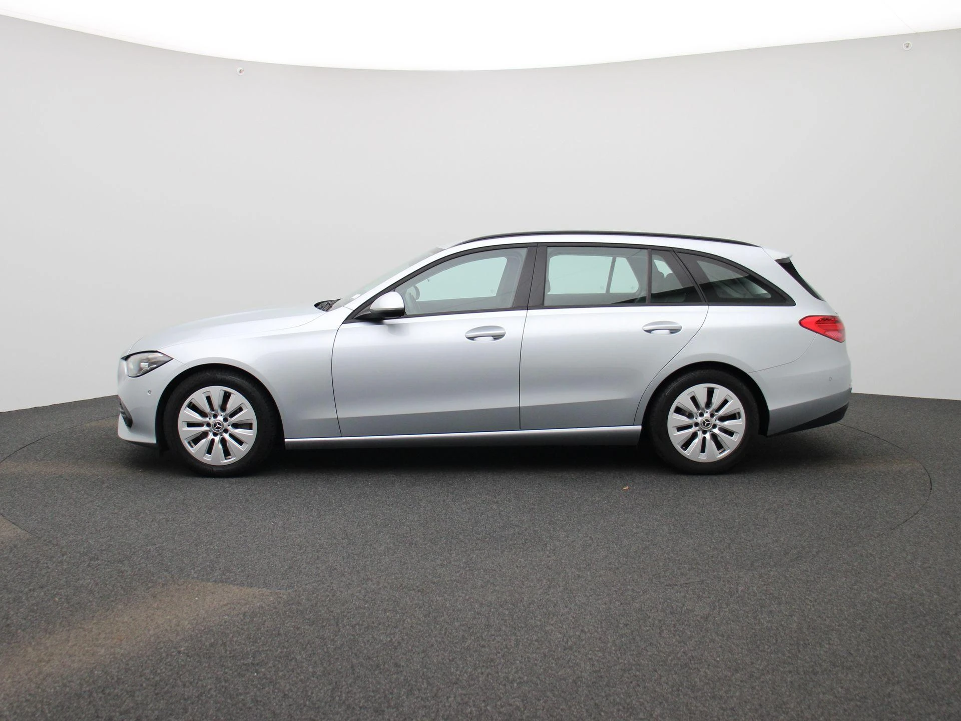 Mercedes-Benz-C-Klasse-image-3