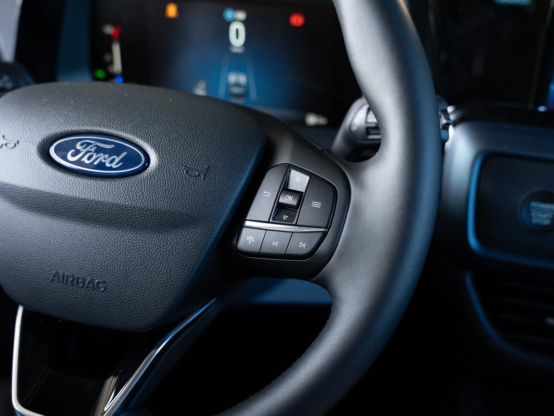Ford Tourneo Courier Active 1.0 EcoBoost 92 kW Auto Kompaktvan. 5-türig