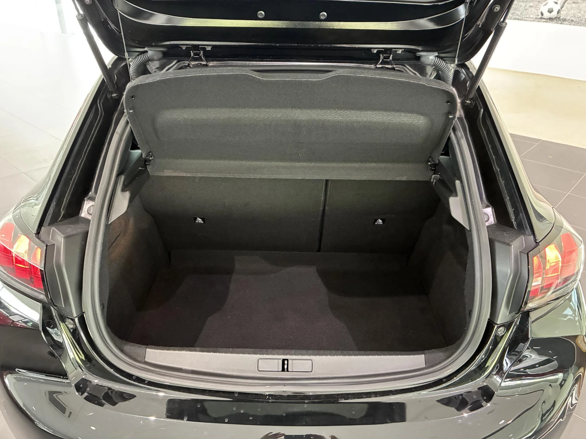 Peugeot-208-image-16