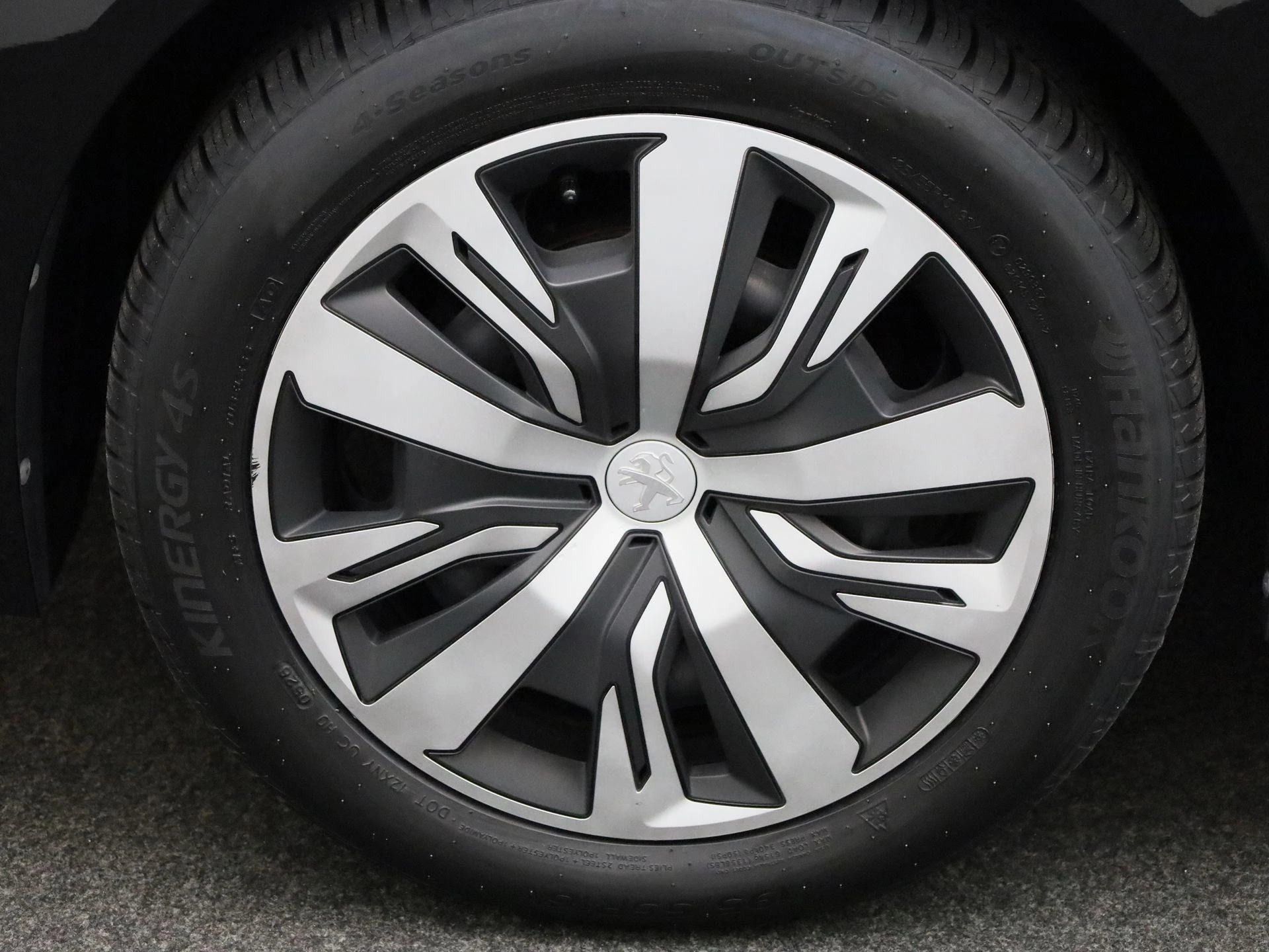 Peugeot-208-image-11