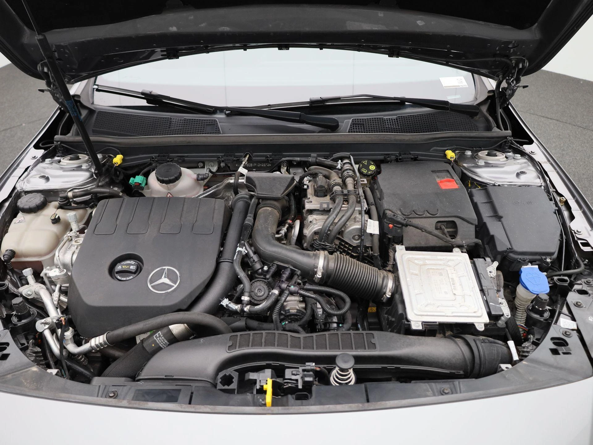 Mercedes-Benz-CLA-image-41