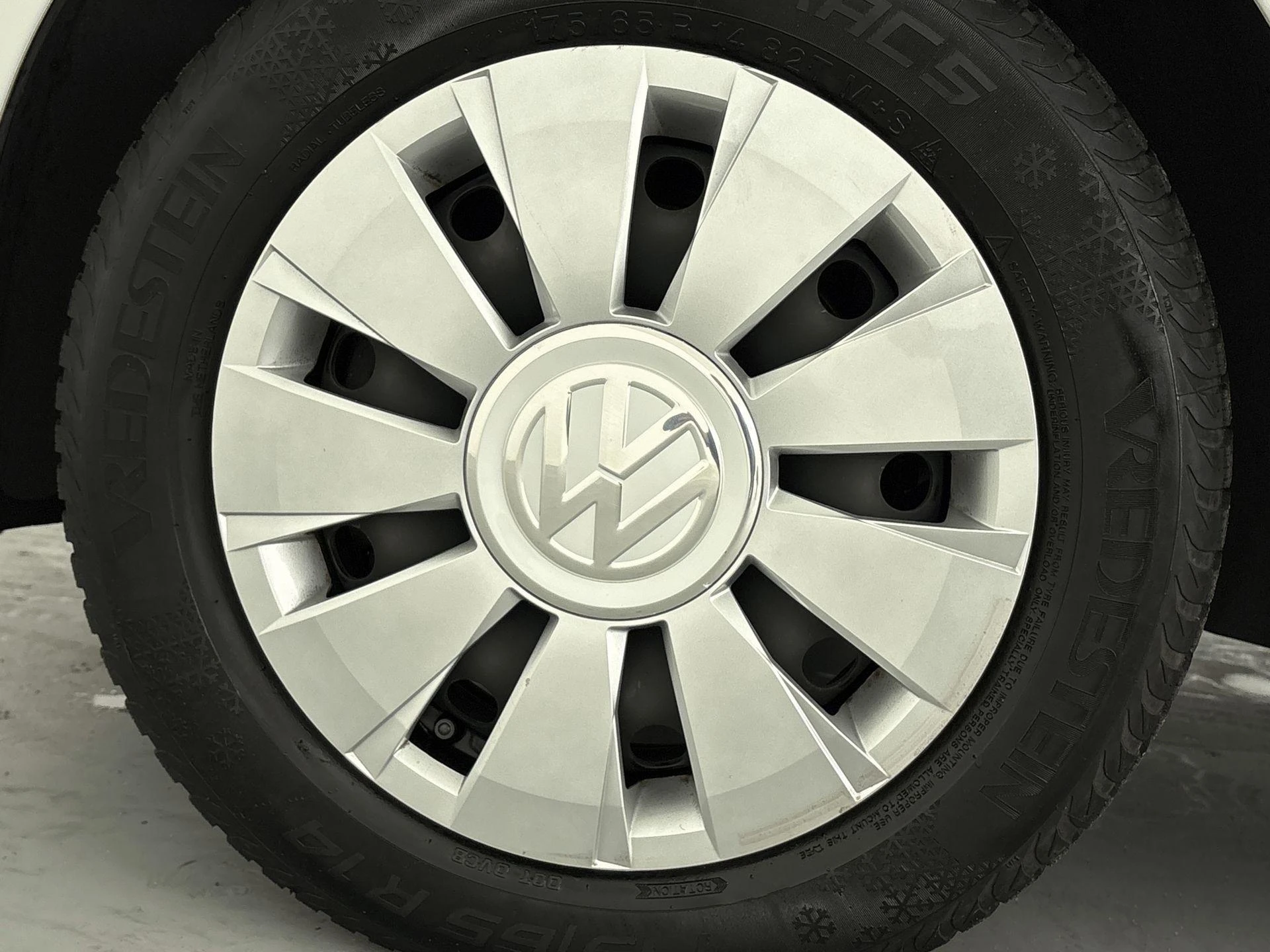 Volkswagen-up!-image-18