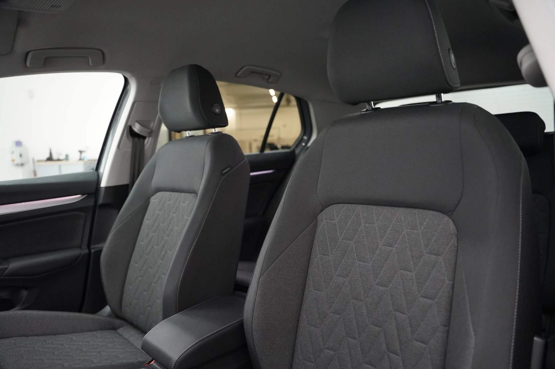 Volkswagen-Golf-image-9