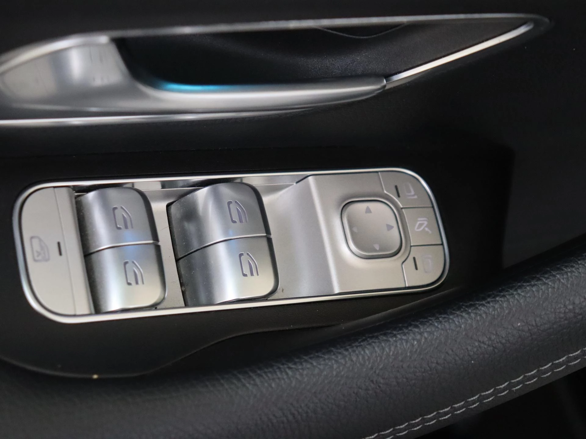 Mercedes-Benz-GLE-image-27