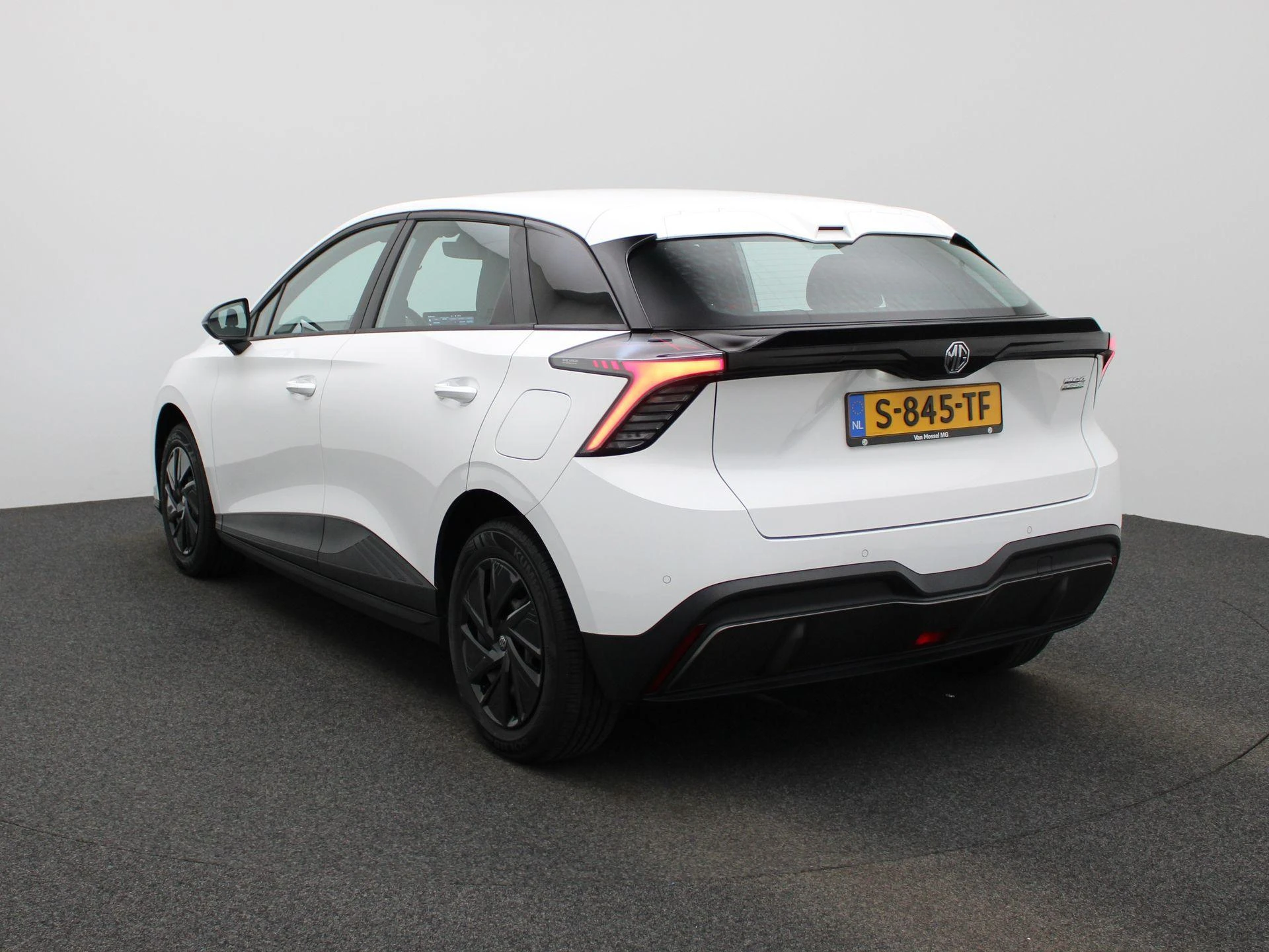 MG-MG4 EV-image-1