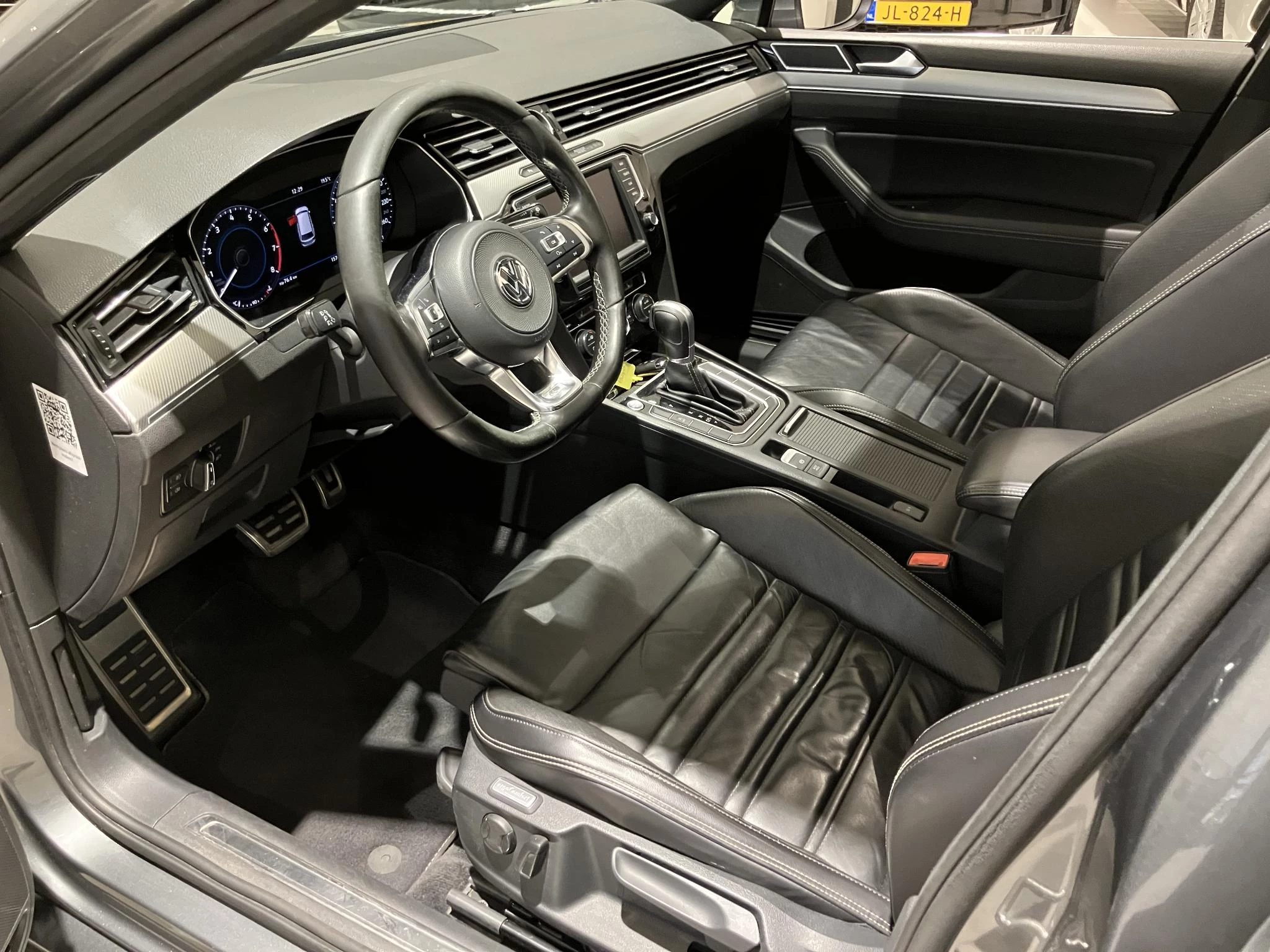 Volkswagen-Passat-image-12