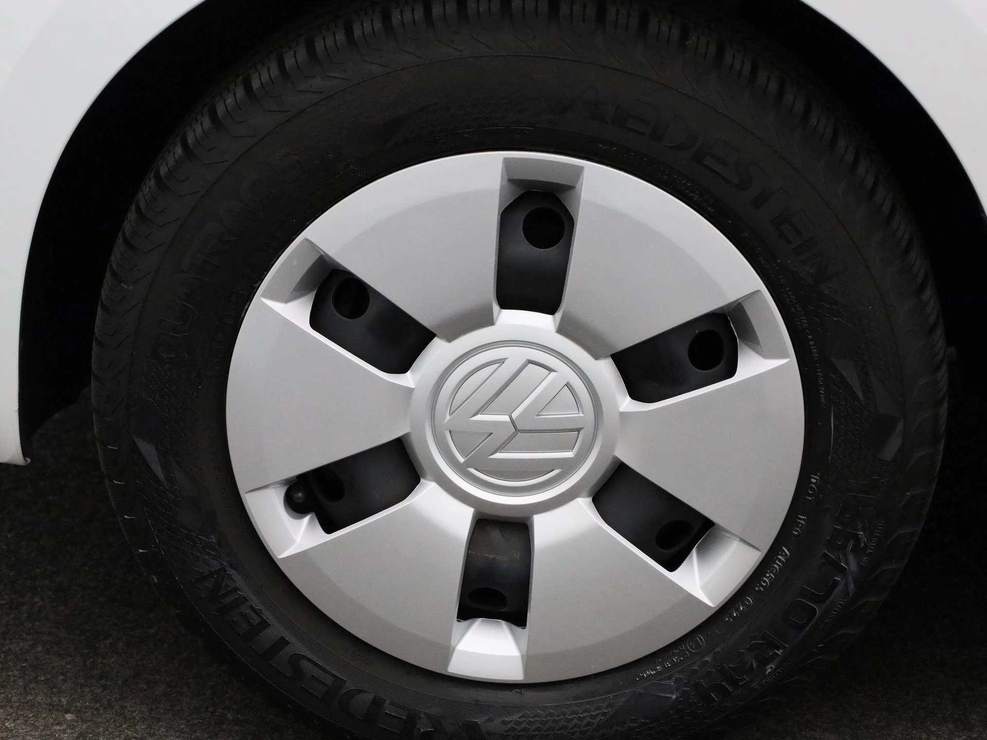 Volkswagen-up!-image-11