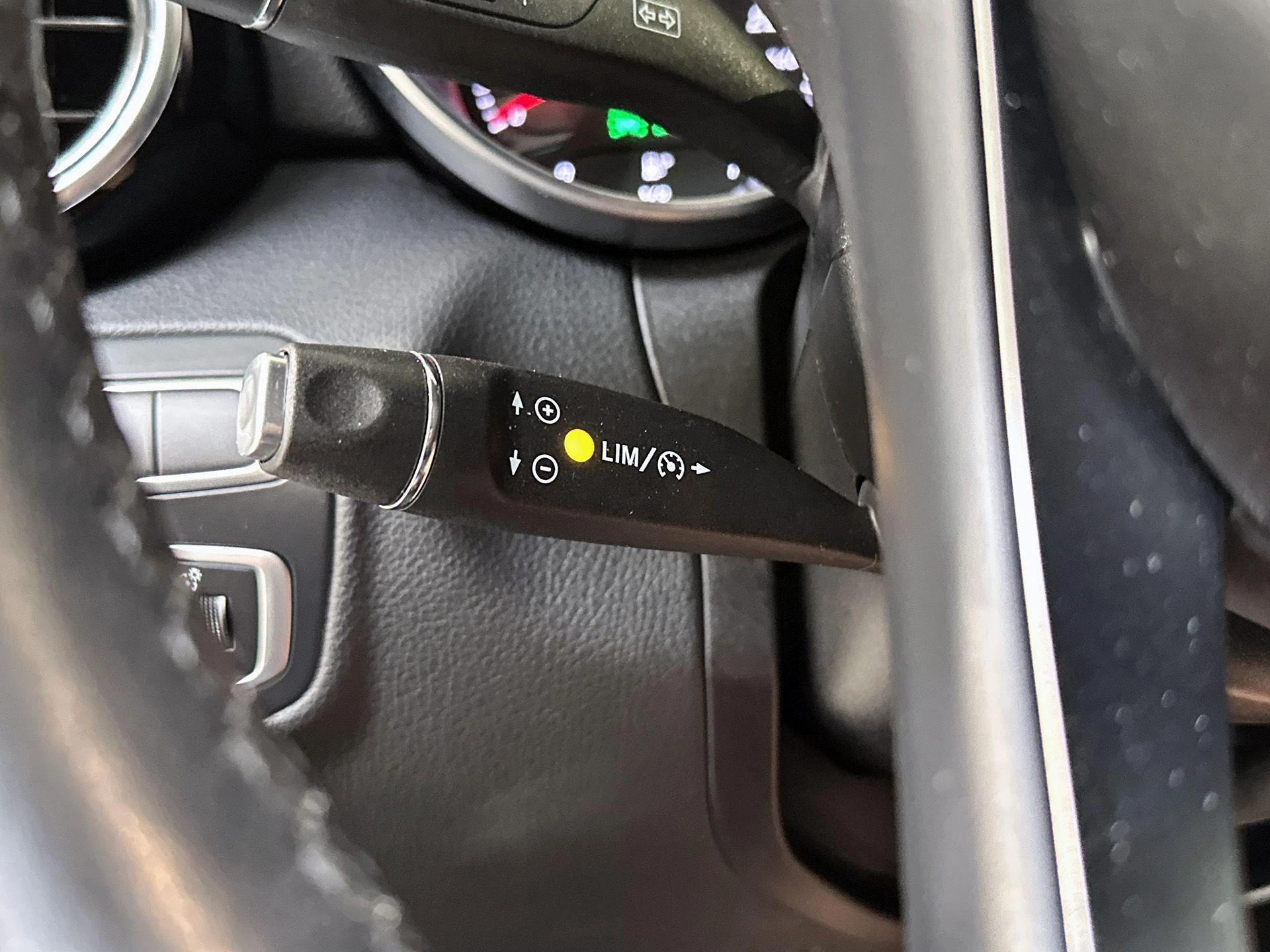 Mercedes-Benz-C-Klasse-image-5