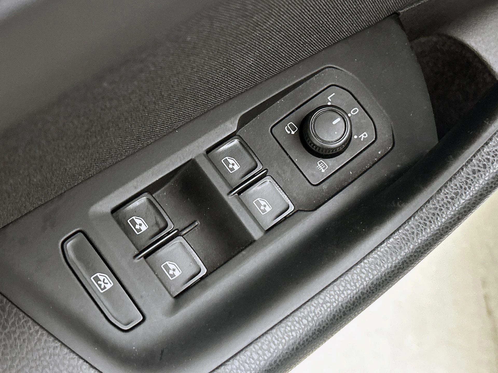 Volkswagen-Passat-image-31