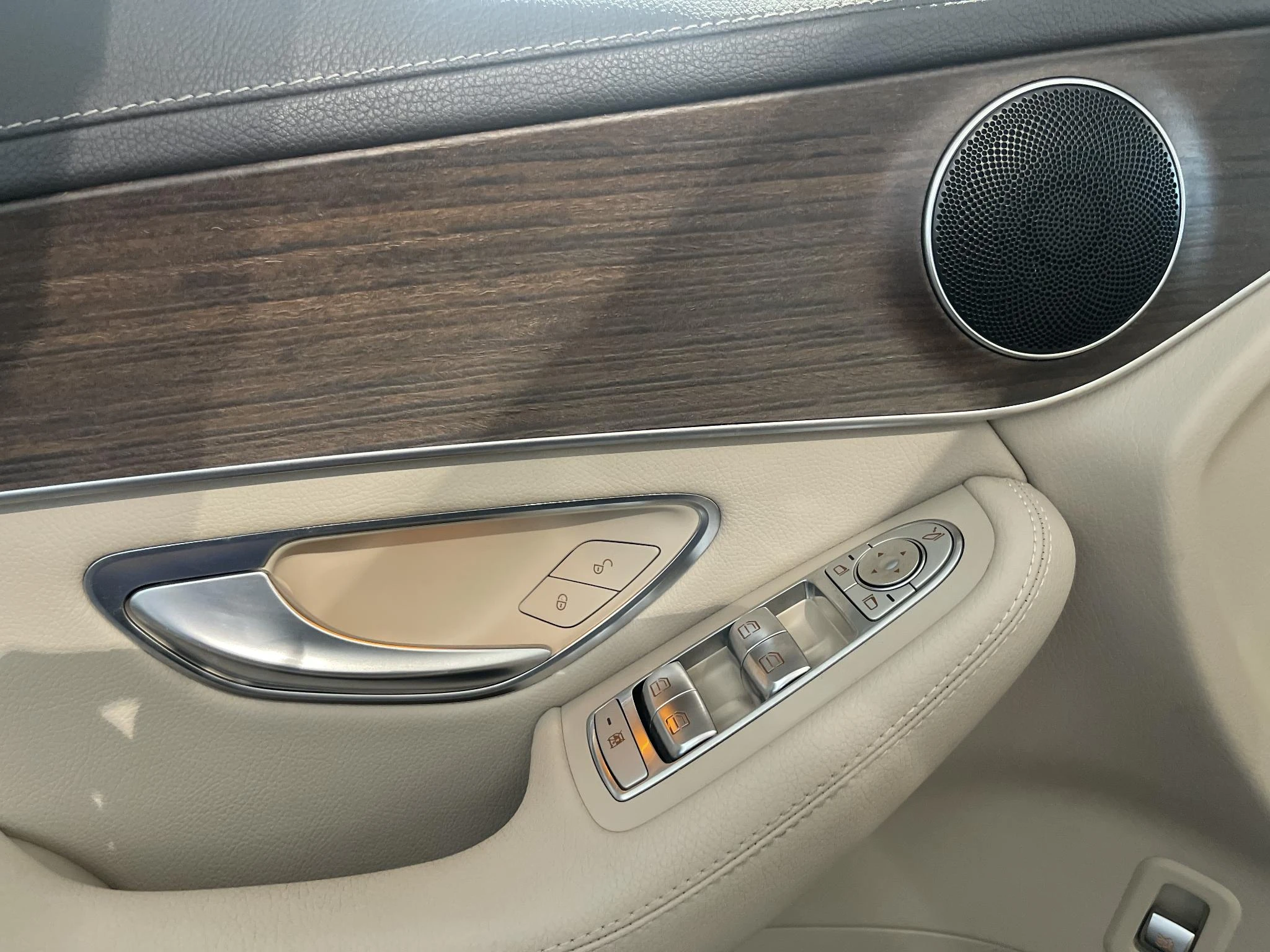Mercedes-Benz-GLC-image-13