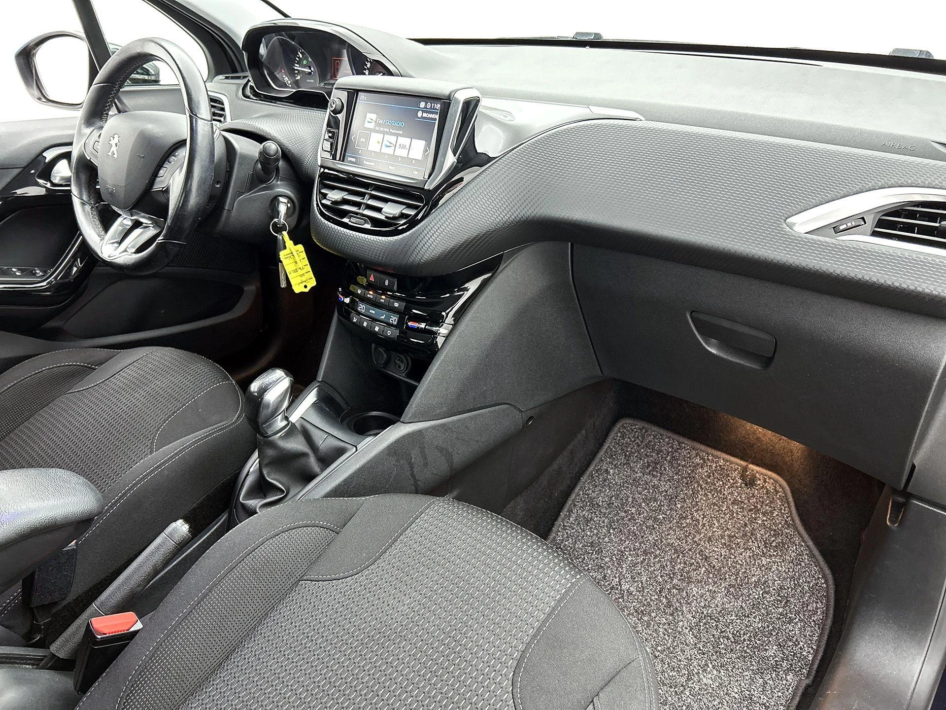 Peugeot 208 1.2 PureTech Blue Lease Executive