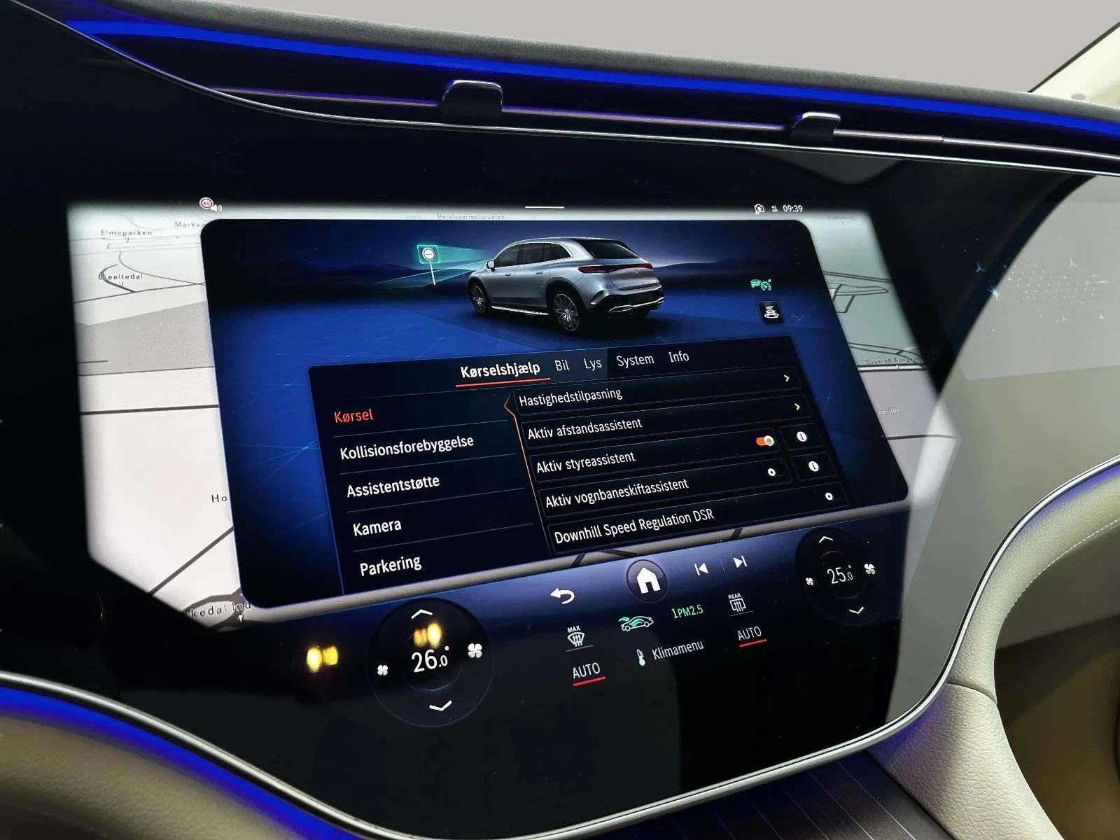 Mercedes-Benz-EQS-image-19