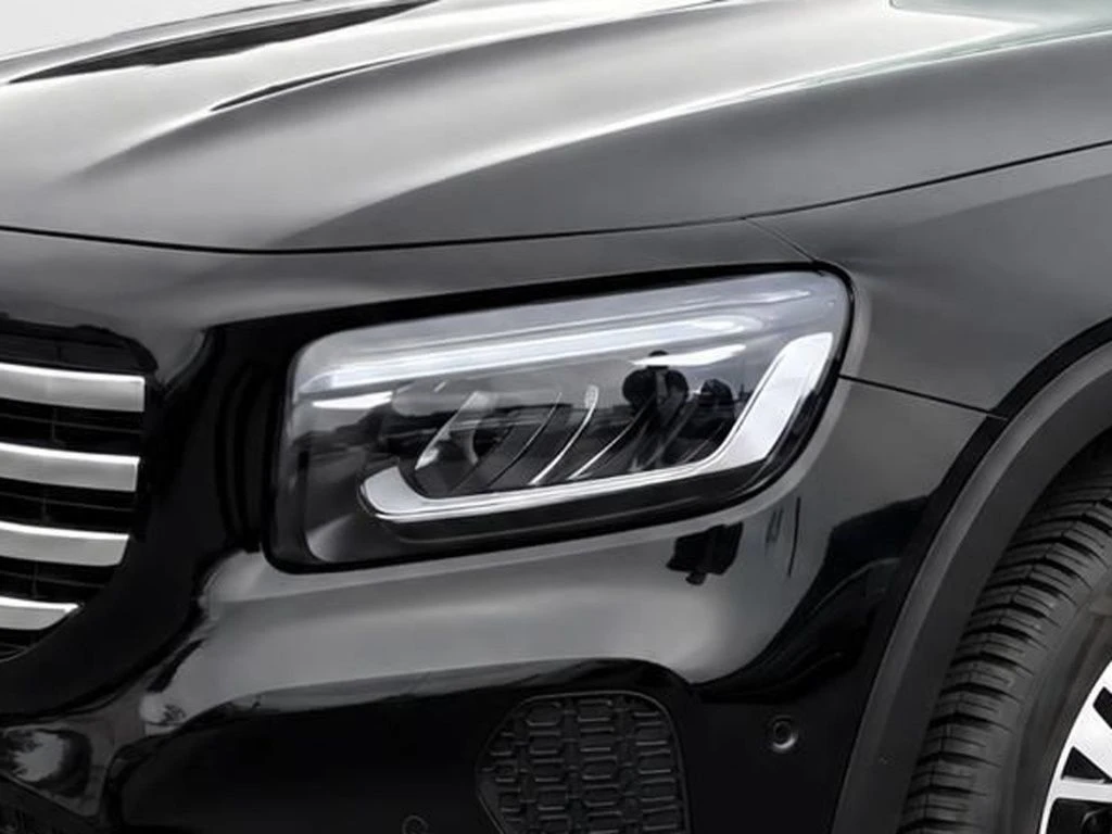 Mercedes-Benz-GLB 200 d-image-4