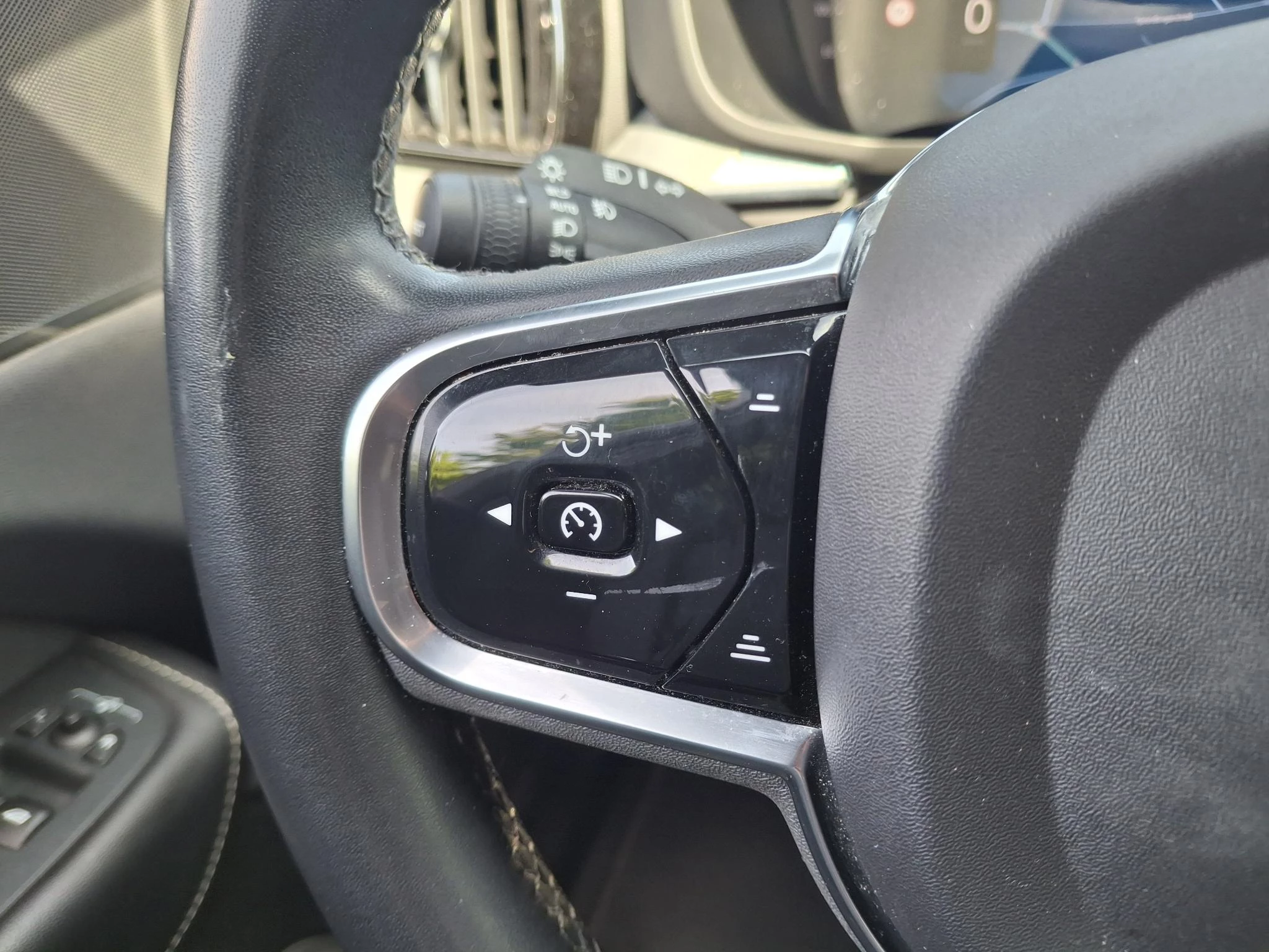 Volvo XC60 2.0 B4 R-Design