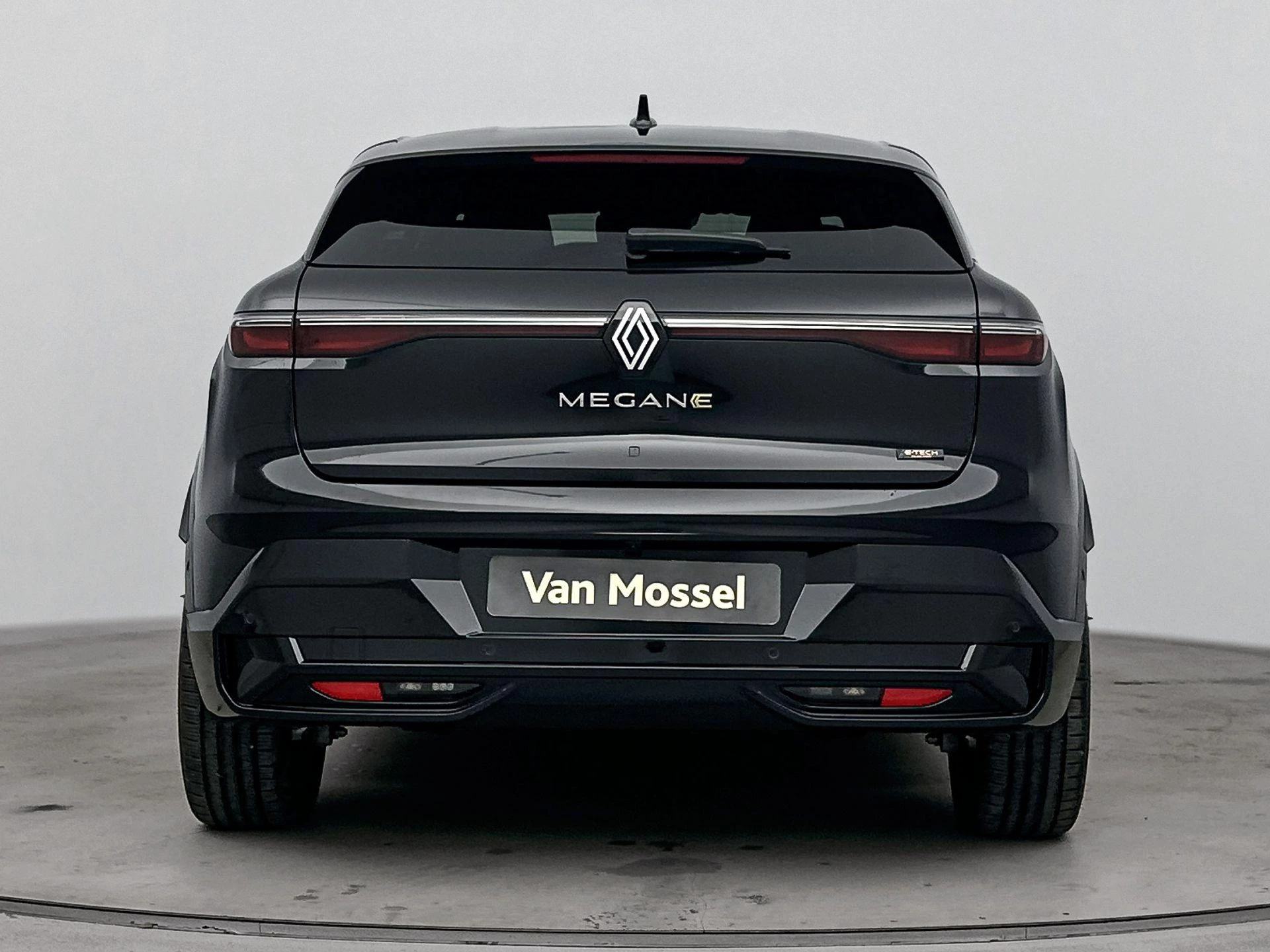 Renault-Megane E-Tech-image-2