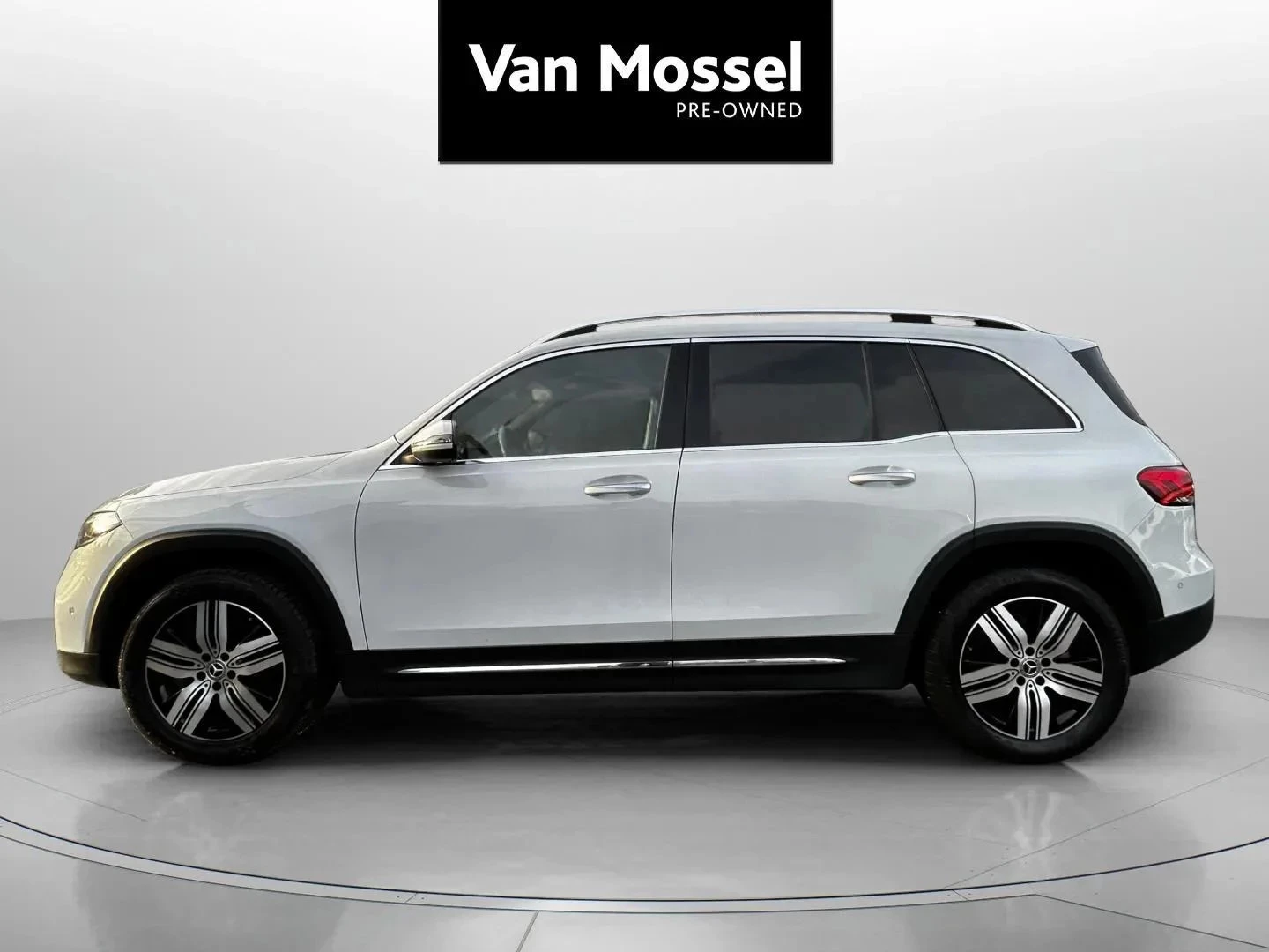 Mercedes-Benz-EQB-image-7