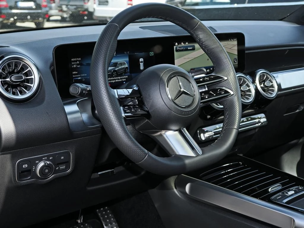 Mercedes-Benz-GLB 200 d-image-9