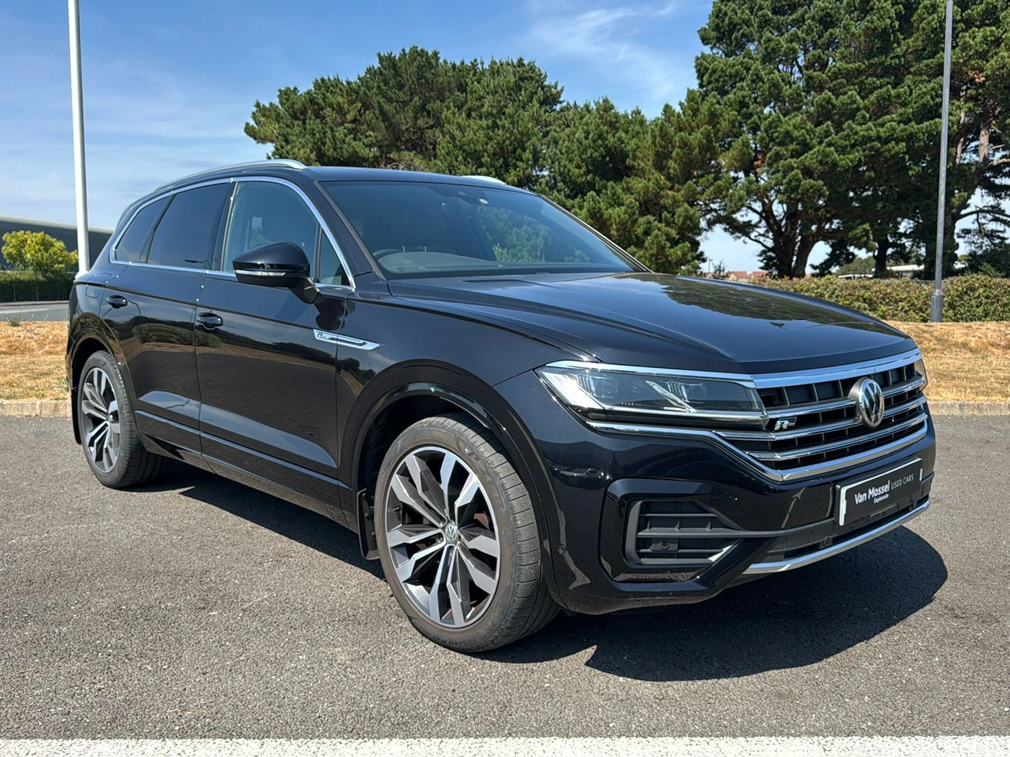 Volkswagen-Touareg-image-17