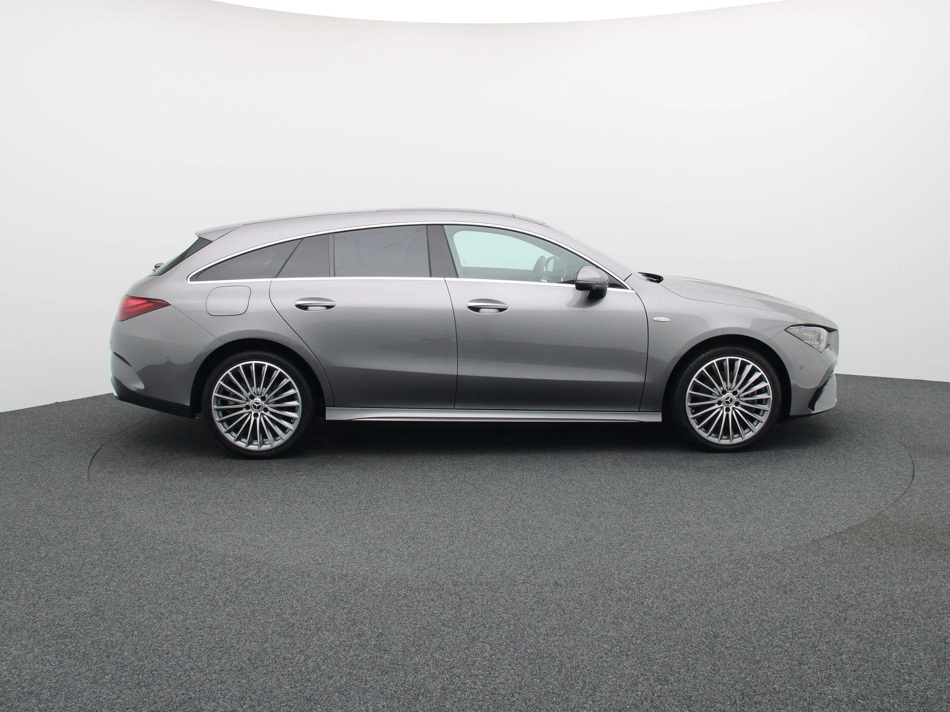 Mercedes-Benz CLA 250 e AMG Line Shooting Brake + MULTIBEAM LED + PANORAMISCH DAK + CARPLAY +