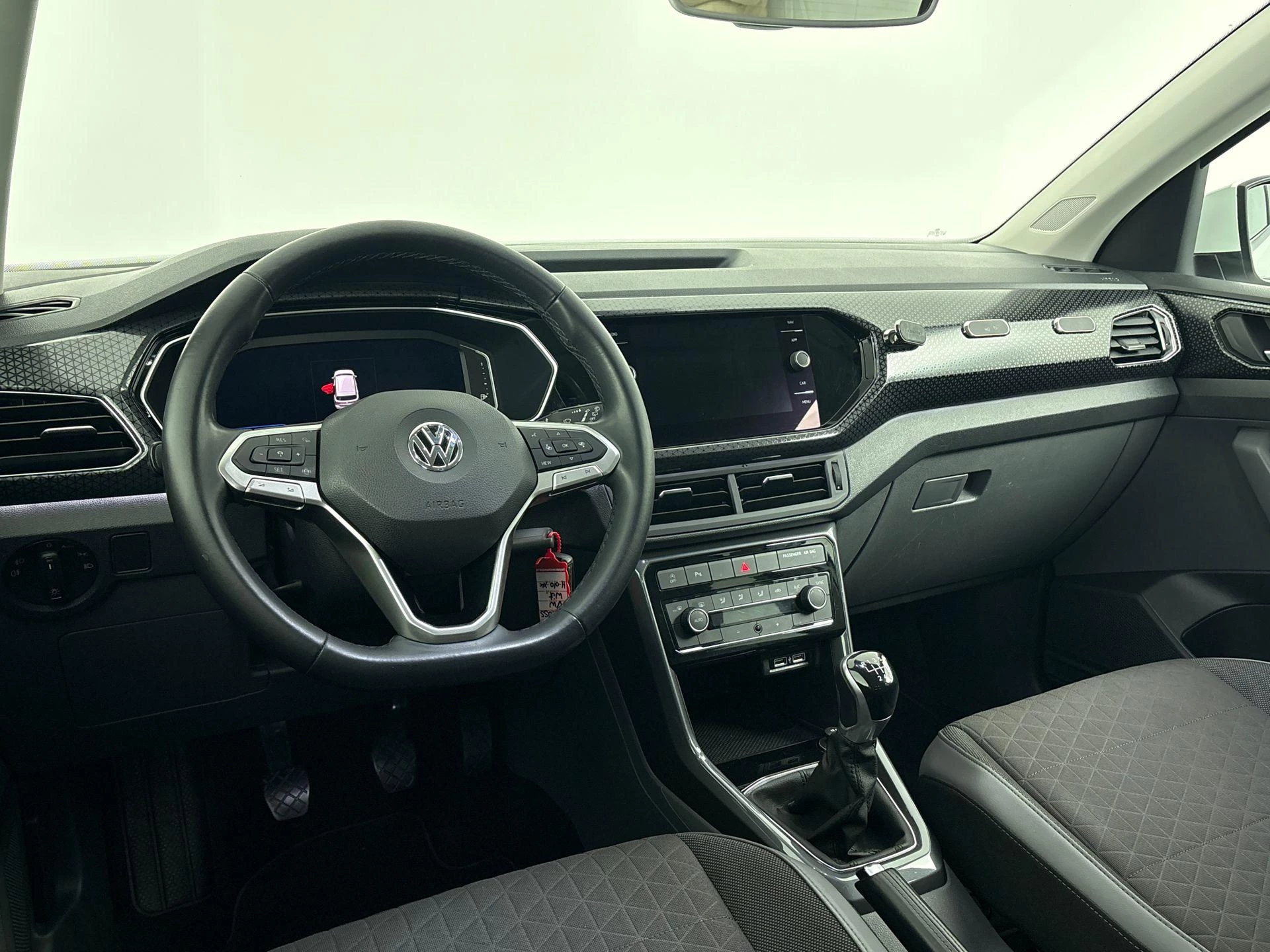 Volkswagen-T-Cross-image-17