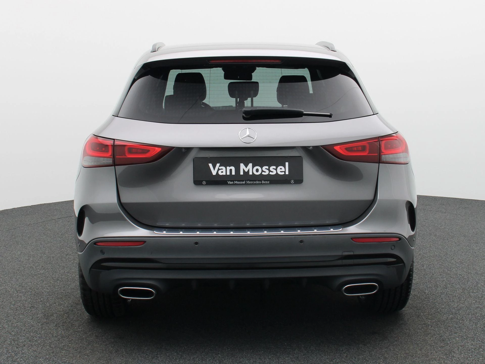Mercedes-Benz GLA 180 AMG LINE + MULTIBEAM LED + CARPLAY + DISTRONIC PLUS +