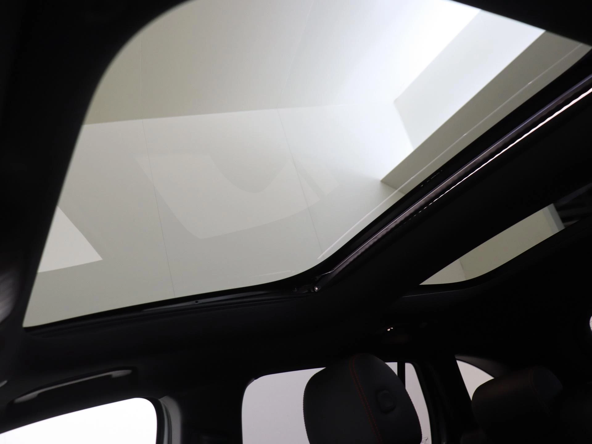 Mercedes-Benz-GLA-image-27