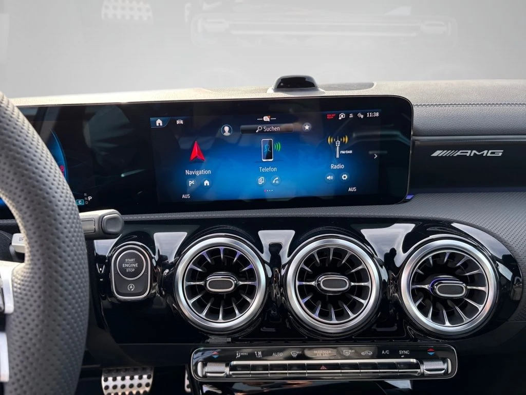 Mercedes-AMG-A-Klasse 45-image-6