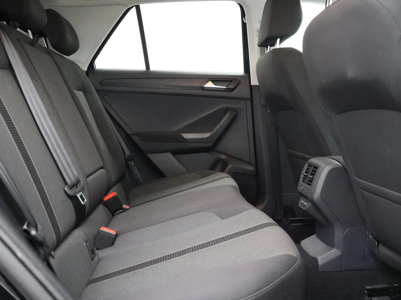 Volkswagen-T-Roc-image-5