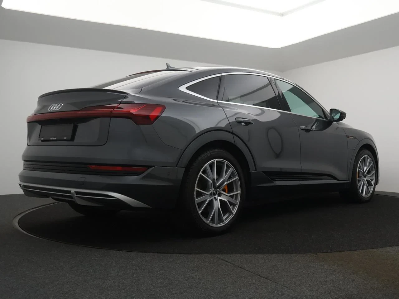 Audi e-tron Sportback Audi e-tron Sportback S-line 55 quattro 408PK *BRUINE LEDER*NAVI*APP CONNECT*BLTH*CRUISE*SPORTZETELS*CAMERA*ZETELVERWARMING*...