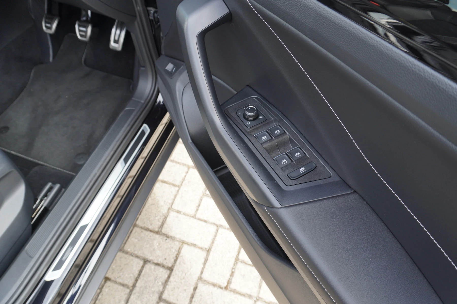 Volkswagen-T-Roc-image-23