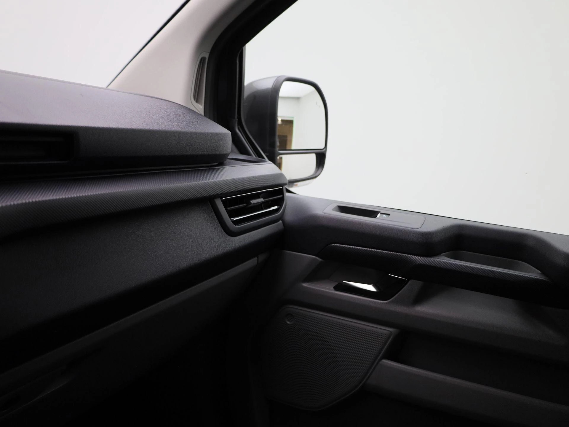 Ford-Transit Custom-image-23