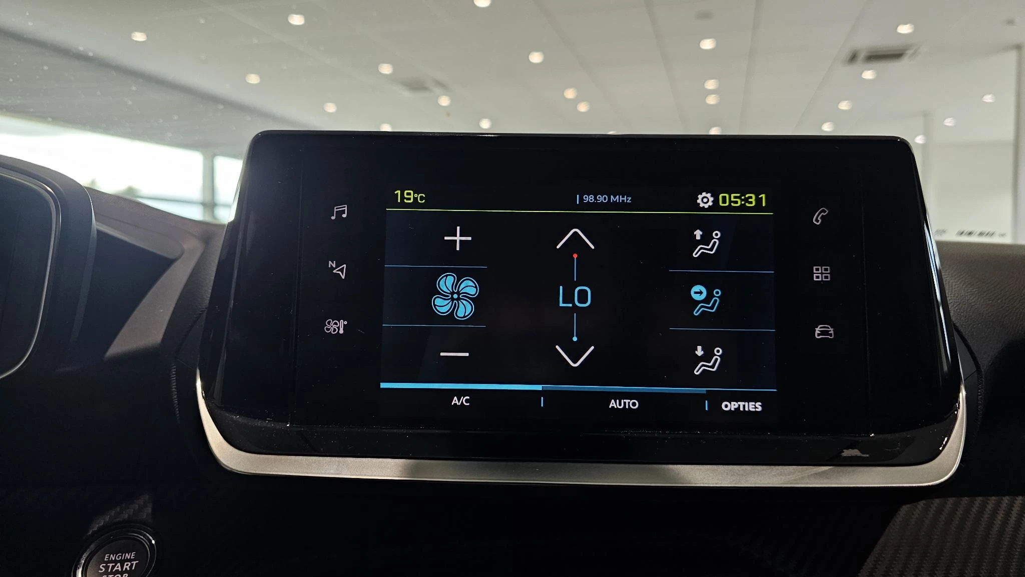 Peugeot e-2008 EV Allure Pack 50 kWh