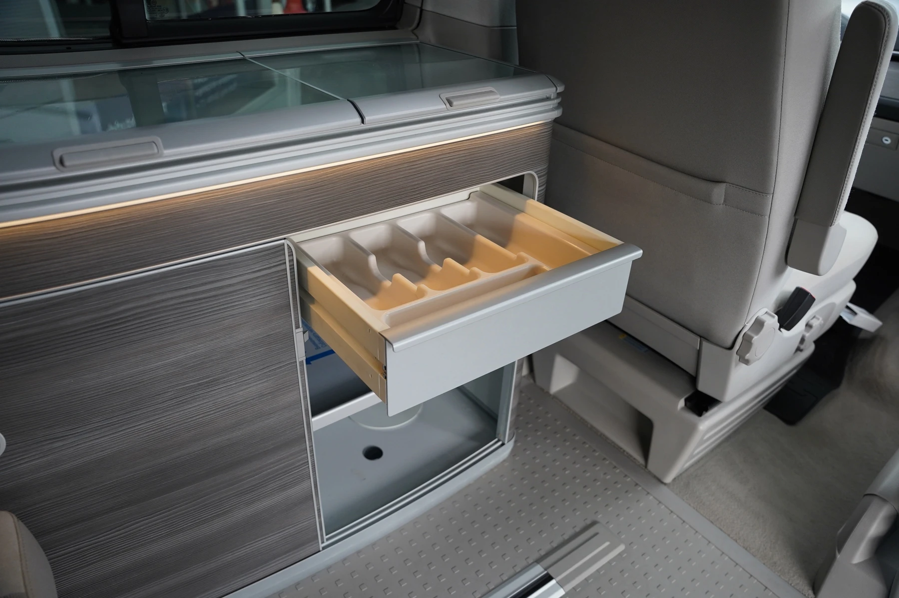 Volkswagen-California-image-33