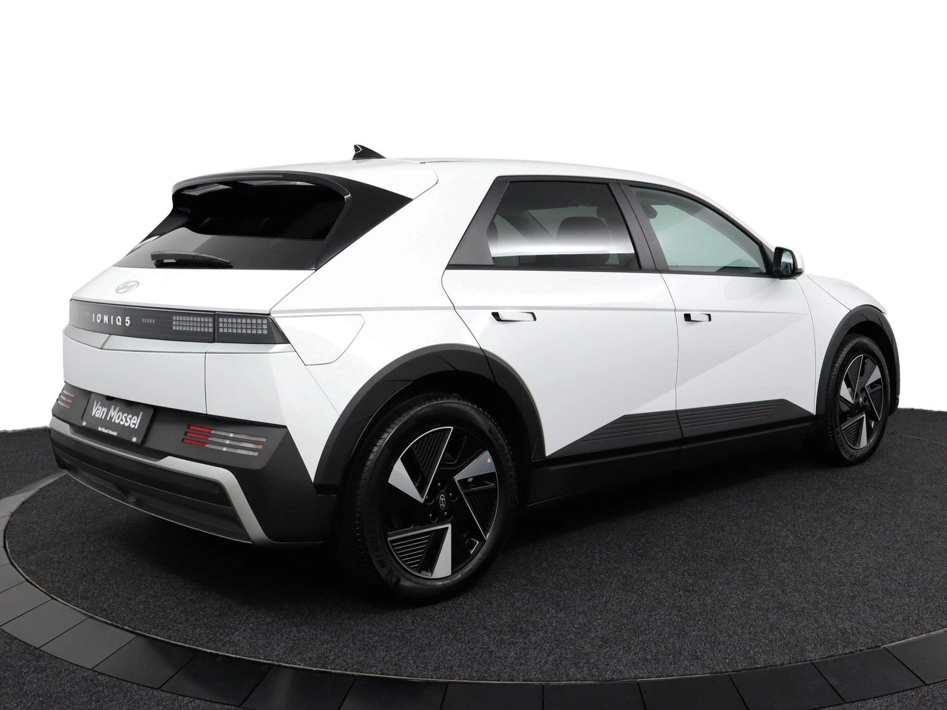 Hyundai-IONIQ 5-image-2
