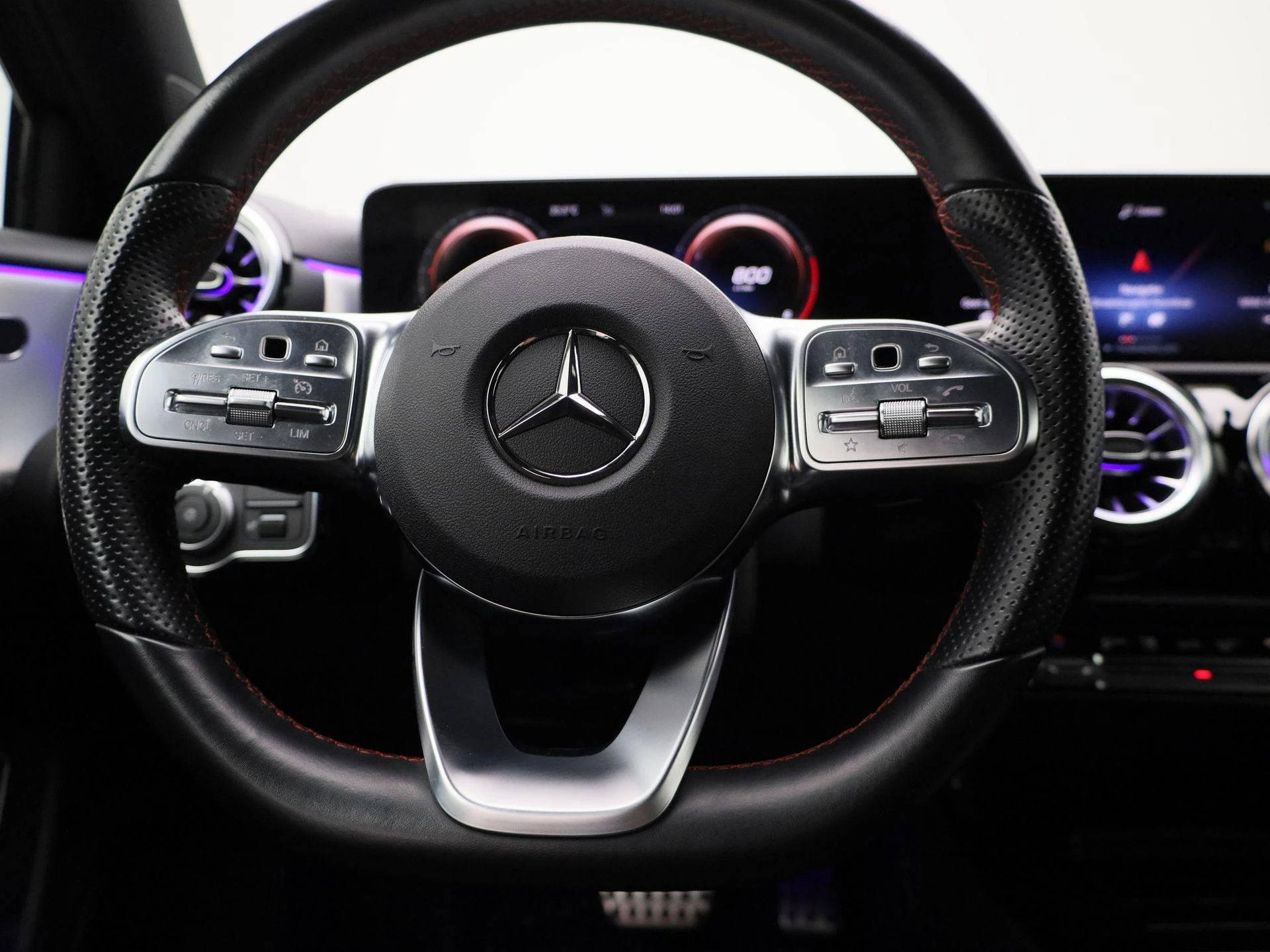 Mercedes-Benz-A-Klasse-image-6