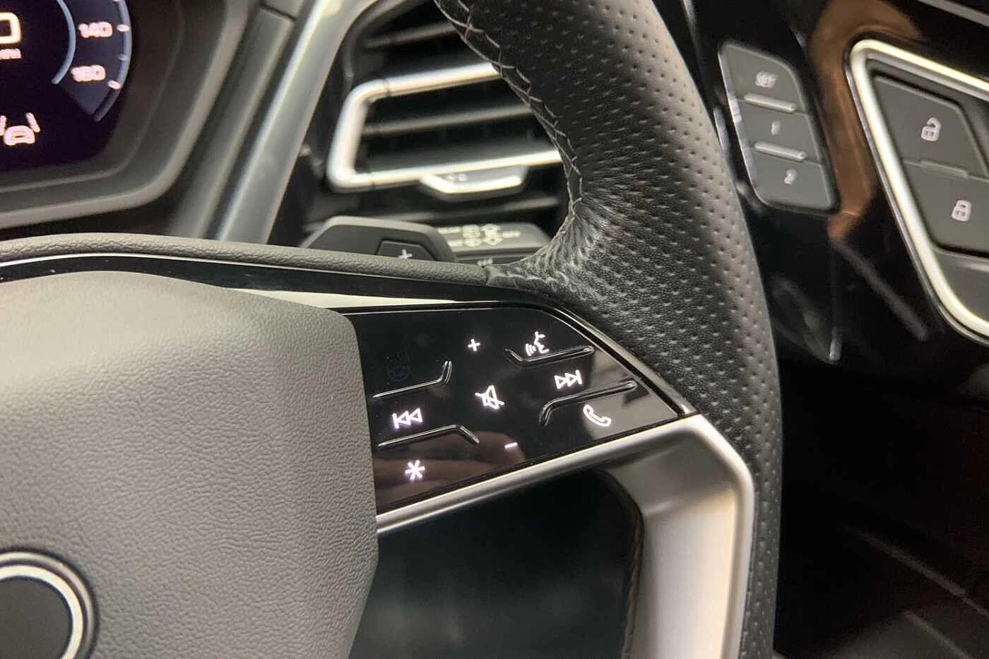 Audi-Q4 e-tron-image-25